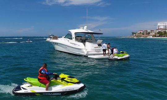 Experimente la emoción de la velocidad, el alquiler de una moto acuática Waverunner o un recorrido por la jungla