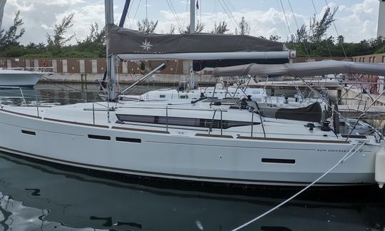 Sailboat Oddissey 45 luxury sailing in Cancun, Mexico