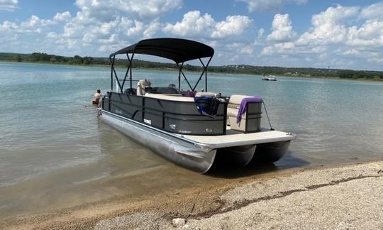 ¡Alquiler de pontones en Misty Harbor con Captain en Canyon Lake, TX!