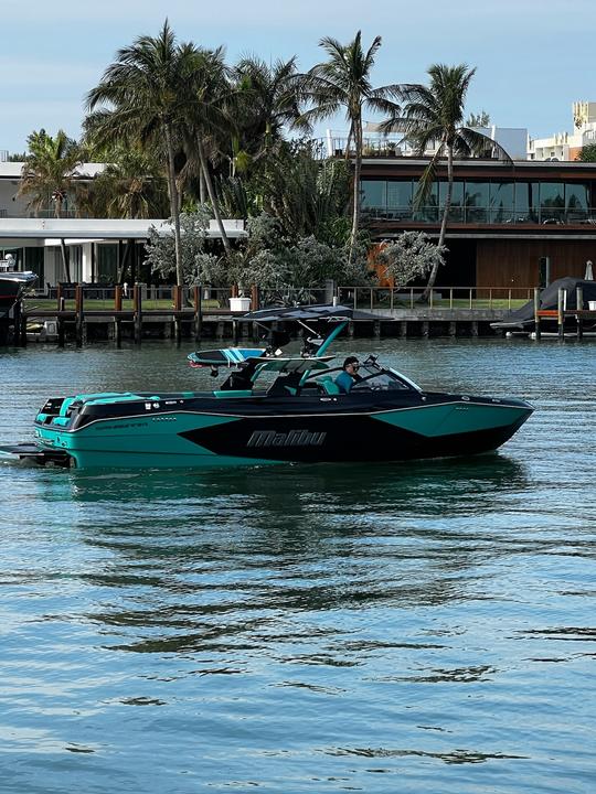 The Miami Wakesurf Experience with Malibu 26LSV Bowrider!