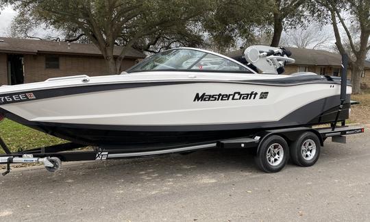 Mastercraft XT23 ! Wakesurf, métro, ski sur le lac Medina !