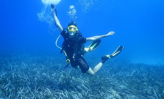 Prueba el buceo en Chalki, Grecia