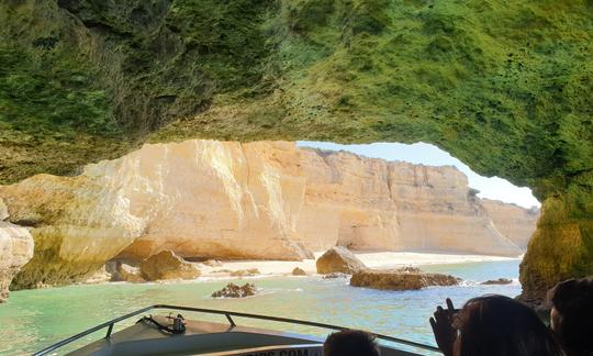 Grutas de Benagil - Passeio de barco privado ao nascer do sol