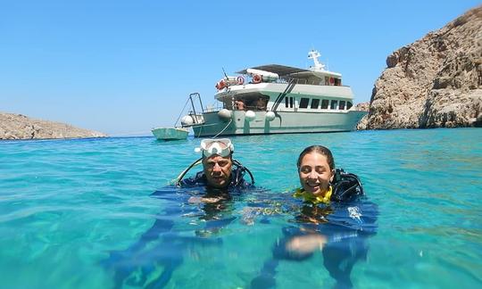 Emocionantes cruceros de un día en Chalki, Grecia