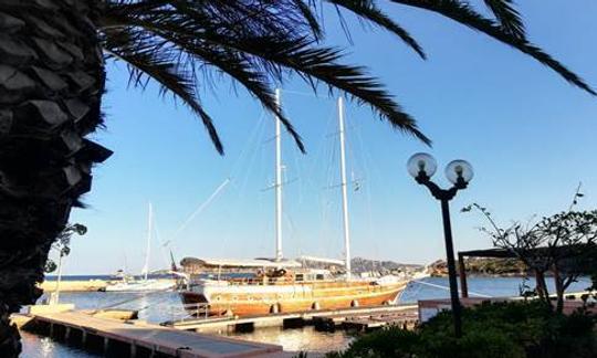 Location de yacht de luxe avec équipage à Bosa, Sardaigne, Italie 