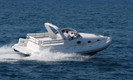 Bateau à moteur à cabine Mostro de 33 pieds avec jumeau Mercruiser de 300 CV à Athènes, Grèce