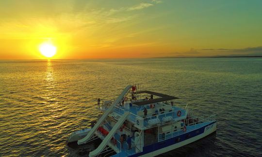 Aventura ecológica de catamarã compartilhada em Manuel Antonio, Costa Rica