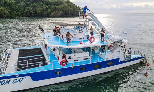 Aventura ecológica de catamarã compartilhada em Manuel Antonio, Costa Rica