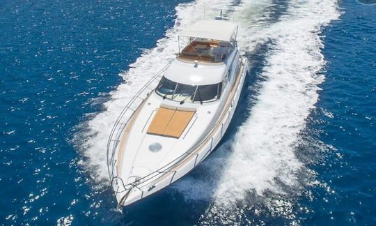 Luxury Motor Yacht for 6 Passengers in Muğla, Turkey