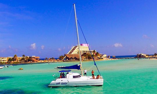 Saludos a los mares: ¡Alquile un catamarán de 37 pies en Cancún con opciones de barra libre!