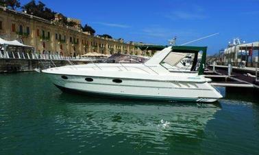 Fairline Targa 34 for Tour or Adventure!! Boat includes fuel for 30nm and skipper. Day trip is 8 hrs.