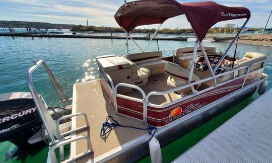 Awesome Sun Tracker 20 DLX Party Barge - Fuel Economical - Lake Havasu City