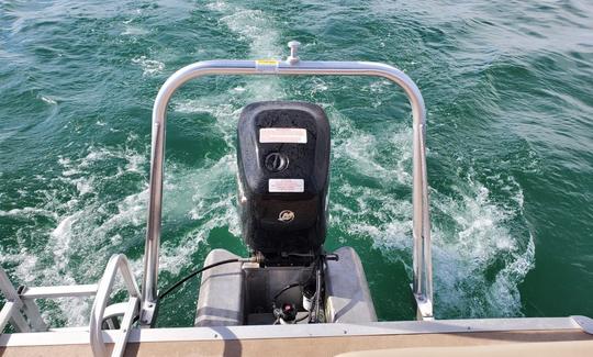 Awesome Sun Tracker 20 DLX Party Barge - Fuel Economical - Lake Havasu City