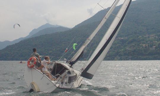 Cruzador de cabine de vela Comet 800 (25 pés)