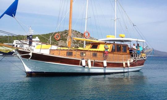 Charter privado para passeio de barco diário e semanal à vela Gulet HM em Bodrum