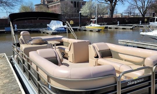 Sanpan 2500 RE Pontoon in Washington, Living room comfort on the water!