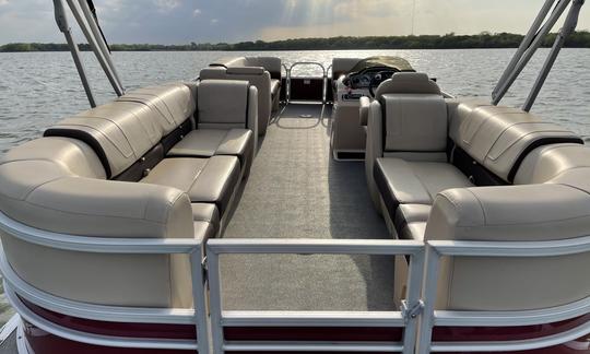 3 Day Minimum** 2018 Sun Tracker Party Barge 24 DLX Pontoon Boat | Lavon Lake