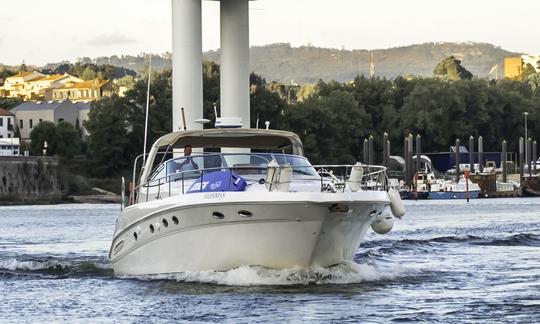 Location de yacht à moteur à Vila Nova de Gaia, Portugal avec capitaine