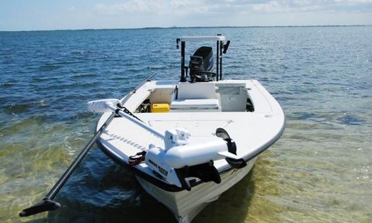 Benne plate Hewes de 16 pieds bien entretenue prête à pêcher à Cocoa Beach, en Floride