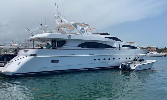 101 Azimut Mega Yacht for Tulum - Cancún with land pickup service