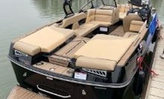 2021 Moomba Mojo 23 ft Wake Board Boat