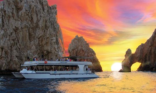 Mergulho com snorkel ou passeio ao pôr do sol com tudo incluído em um grande barco de cruzeiro de 2 níveis