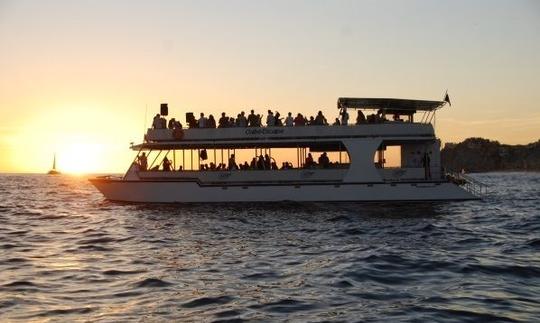 Mergulho com snorkel ou passeio ao pôr do sol com tudo incluído em um grande barco de cruzeiro de 2 níveis