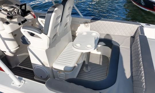 33ft luxury speedboat with bathroom and professional crew - Island hopping