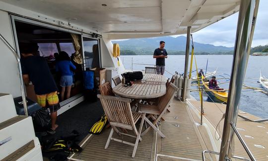 Catamaran à voile pour la location de plongée et de pêche aux Philippines