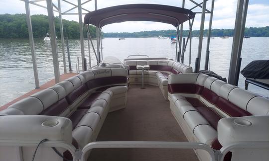 WELCOME TO OLD HICKORY LAKE ONLY 25 MINUTES FROM DOWNTOWN NASHVILLE