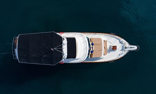 Hatteras Classic 58' Power Mega Yacht in Puerto Vallarta, Mexico