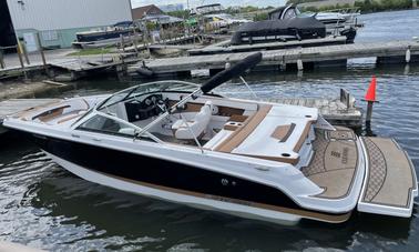 FourWinns Luxury Speed Boat available for Events, Date Nights and Family Outings