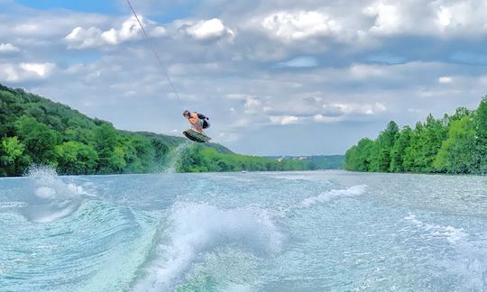 Lake Travis Watersports Experience - 25' Malibu Wakesetter LSV Wakeboat!!