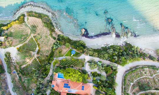 Kayak para dos personas en alquiler en la bahía de Lianammo