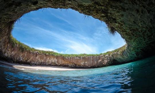 Islas Marietas Private Tour (Diving & Snorkeling) on a Center Console Boat!!