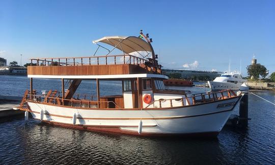 41ft Party Boat Party Rental in Rio de Janeiro, Brazil