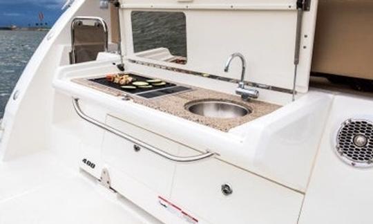 Alquiler de yate Sea Ray Flybridge de 45 pies para 12 personas en Long Branch, Nueva Jersey