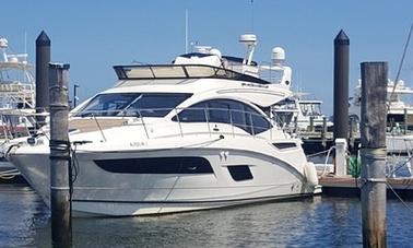 Aluguer de iate a motor Sea Ray Flybridge de 45 pés 2019 para 12 pessoas em Sea Bright, NJ