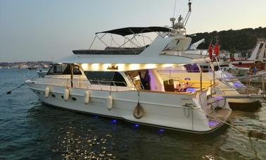 Location de yacht de luxe impressionnante pour 15 personnes à Istanbul