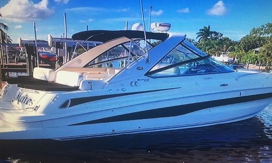 Barco a motor Sea Ray 370 Venture confortável e perfeito para fretamento diário em Stuart