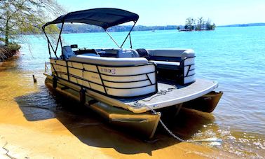 Lake Keowee Tritoon w/ 175 hp