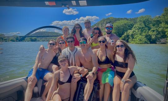 Lake Austin: experiencia de deportes acuáticos con el Malibu Wakesetter 25' LSV 2019