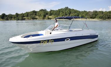 Bateau à moteur 249SD Bayliner 300HP à louer en Croatie