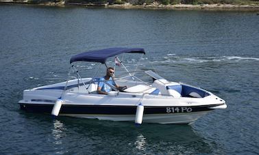 Bowrider Regal 230 CV 19 pieds à louer en Croatie