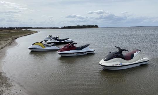 テキサス州サマービル湖でのヤマハウェイブランナージェットスキーレンタル