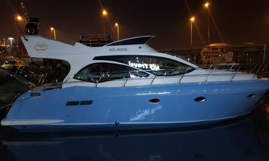 Location de yacht à moteur de luxe de 39 pieds à Istanbul