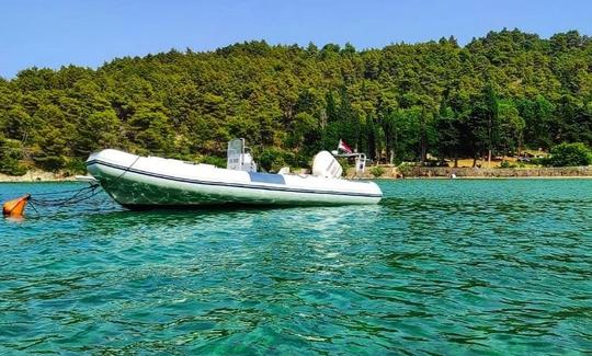 Tour privado em Omiš, Croácia com o barco Joker Costliner