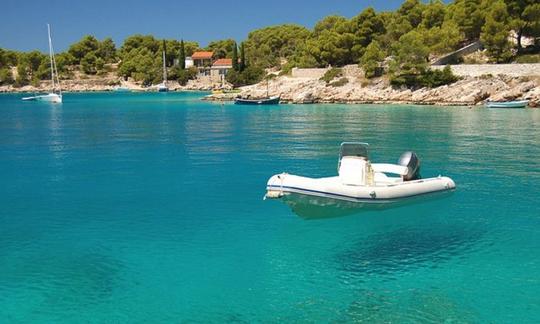 Tour privado em Omiš, Croácia com o barco Joker Costliner