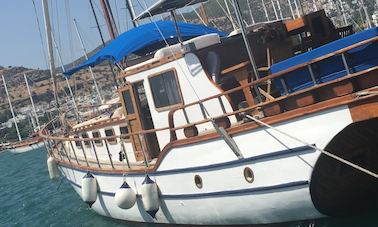 Chárter privado para un viaje diario en barco a vela Gulet PN para 12 personas en Bodrum