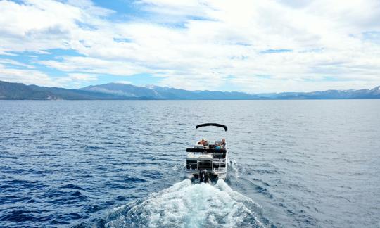 Lowe SS 230 Tritoon en Lago Tahoe